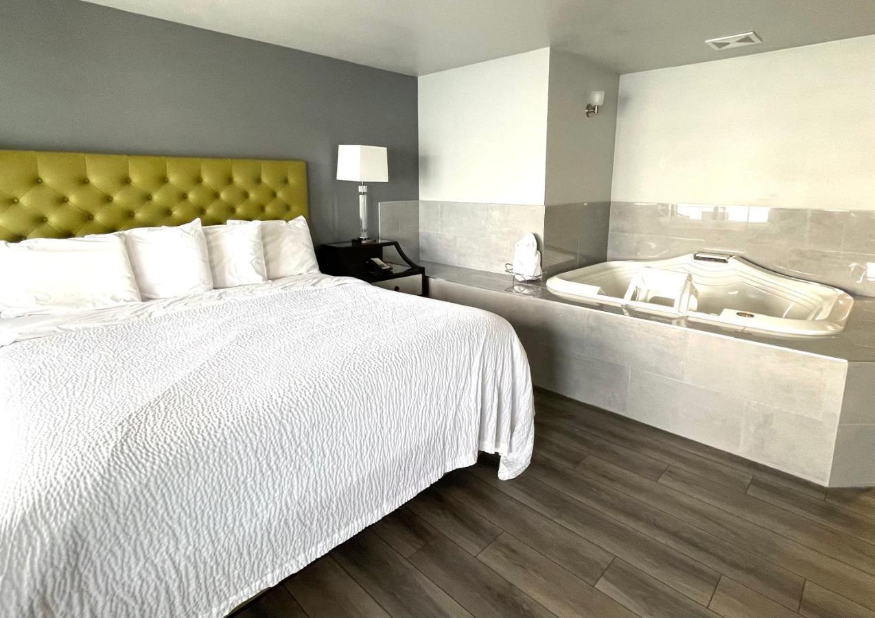 Tides Inn & Suites بورت تاونسند المظهر الخارجي الصورة
