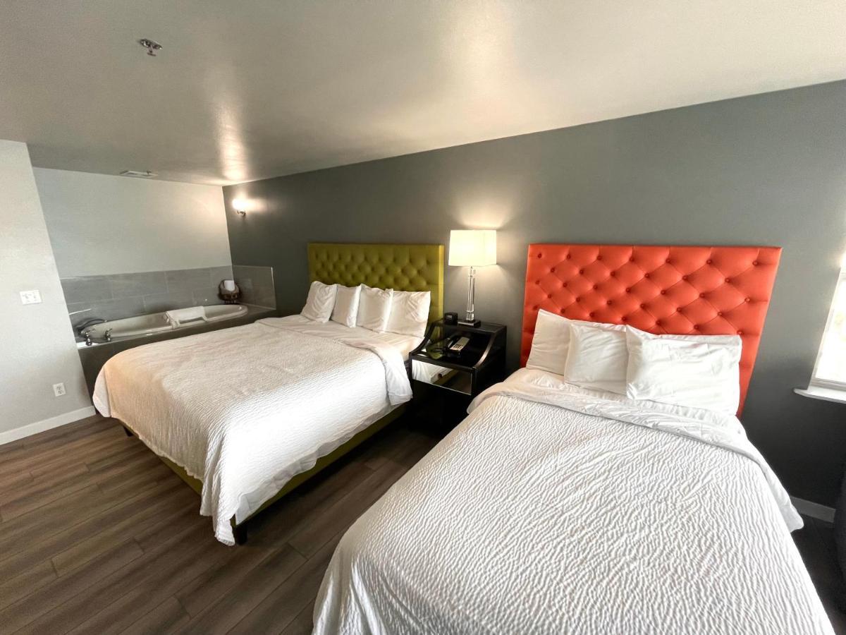 Tides Inn & Suites بورت تاونسند المظهر الخارجي الصورة