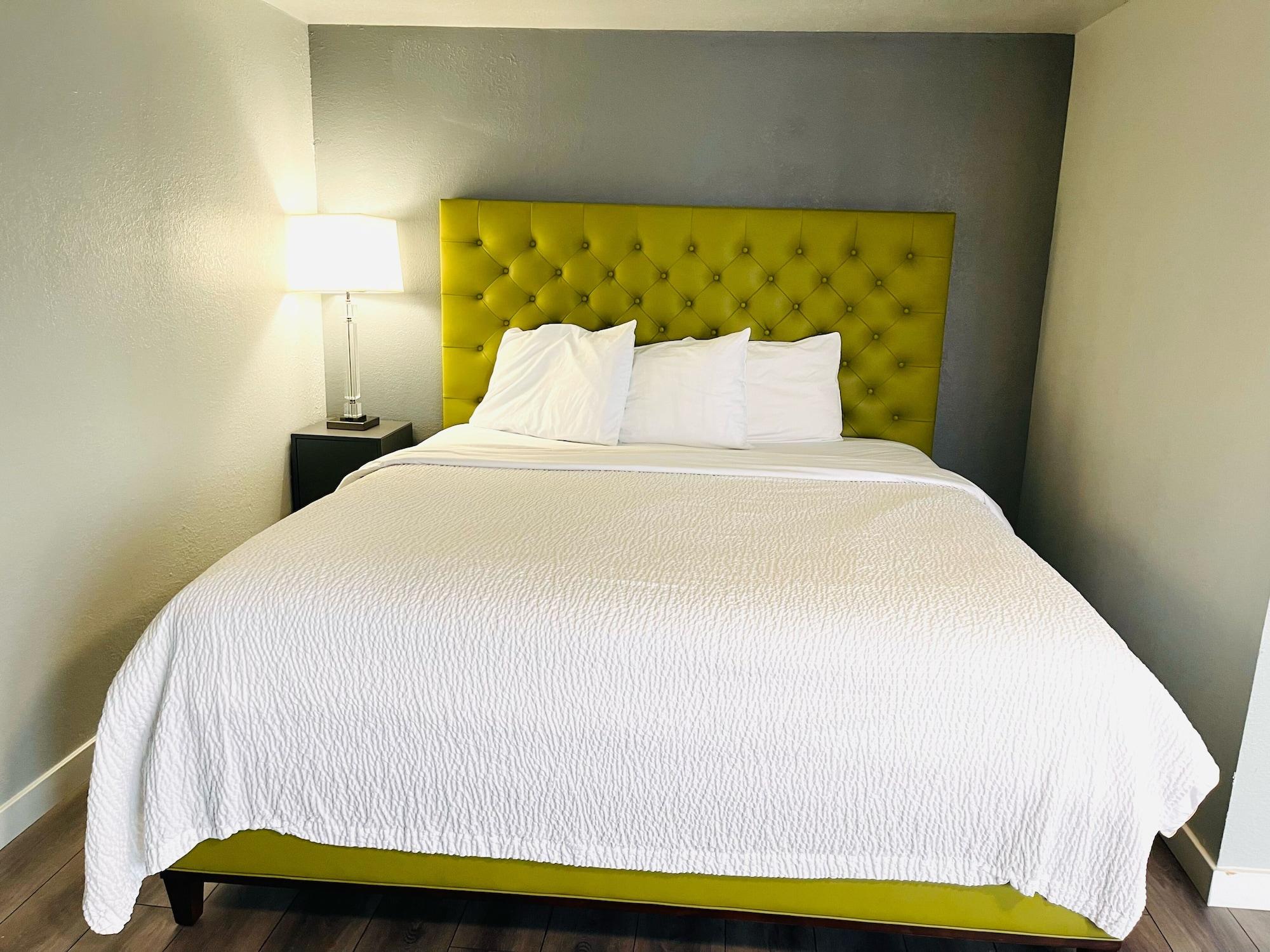 Tides Inn & Suites بورت تاونسند المظهر الخارجي الصورة