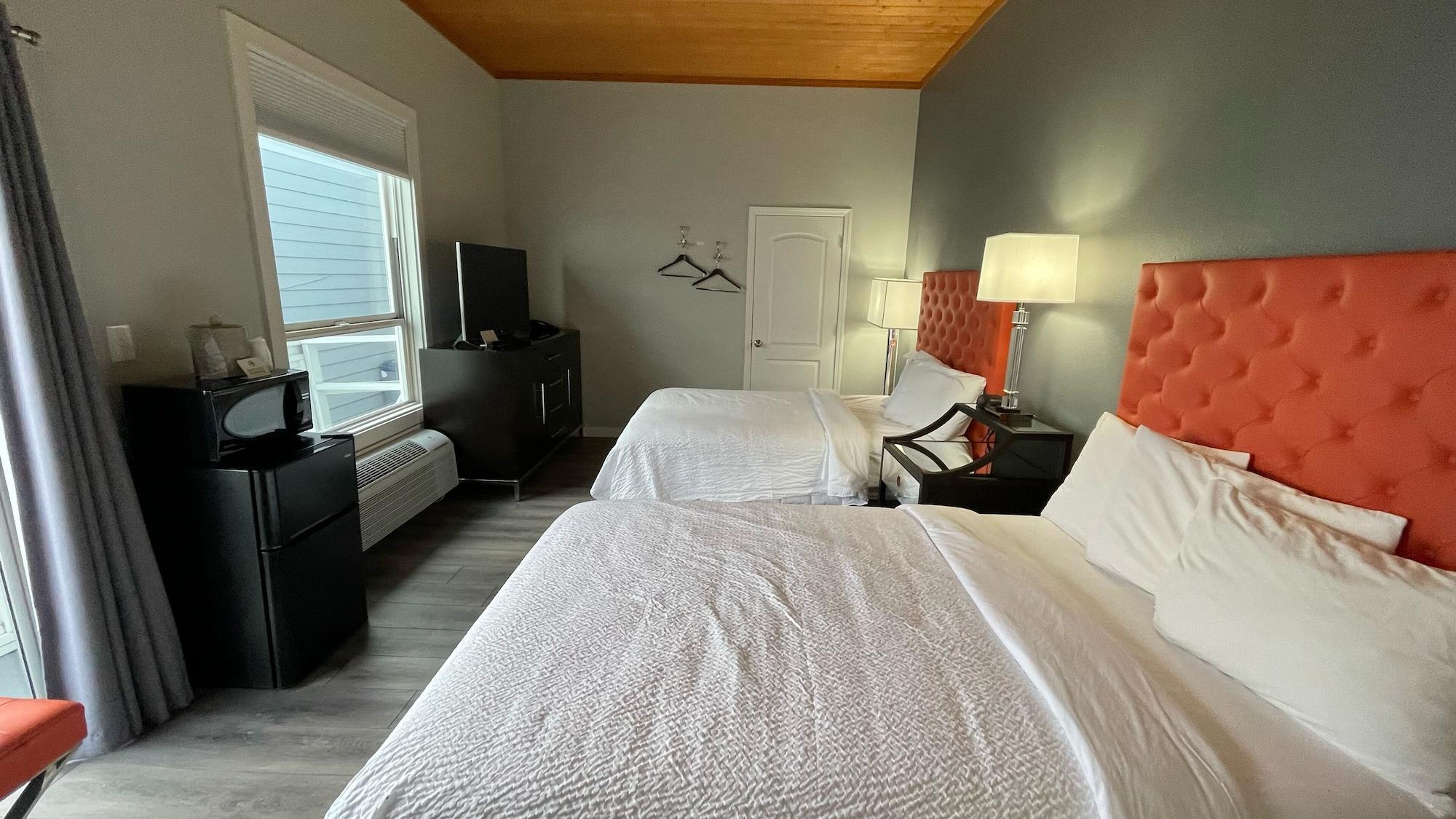 Tides Inn & Suites بورت تاونسند المظهر الخارجي الصورة